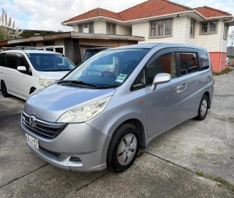 Honda Stepwagon 2005 Self-Contained