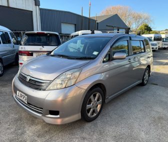 Toyota Isis 2006 Self-Contained